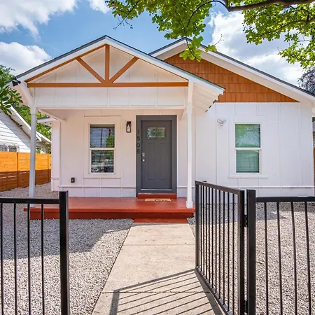Charming 3Br1Ba Close To Vibrant Downtown